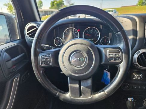 Used 2017 Jeep Wrangler Unlimited Sahara w/ Connectivity Group AWD/4WD image 14