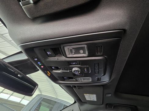 Used 2021 GMC Yukon SLT w/ SLT Premium Package AWD/4WD image 32