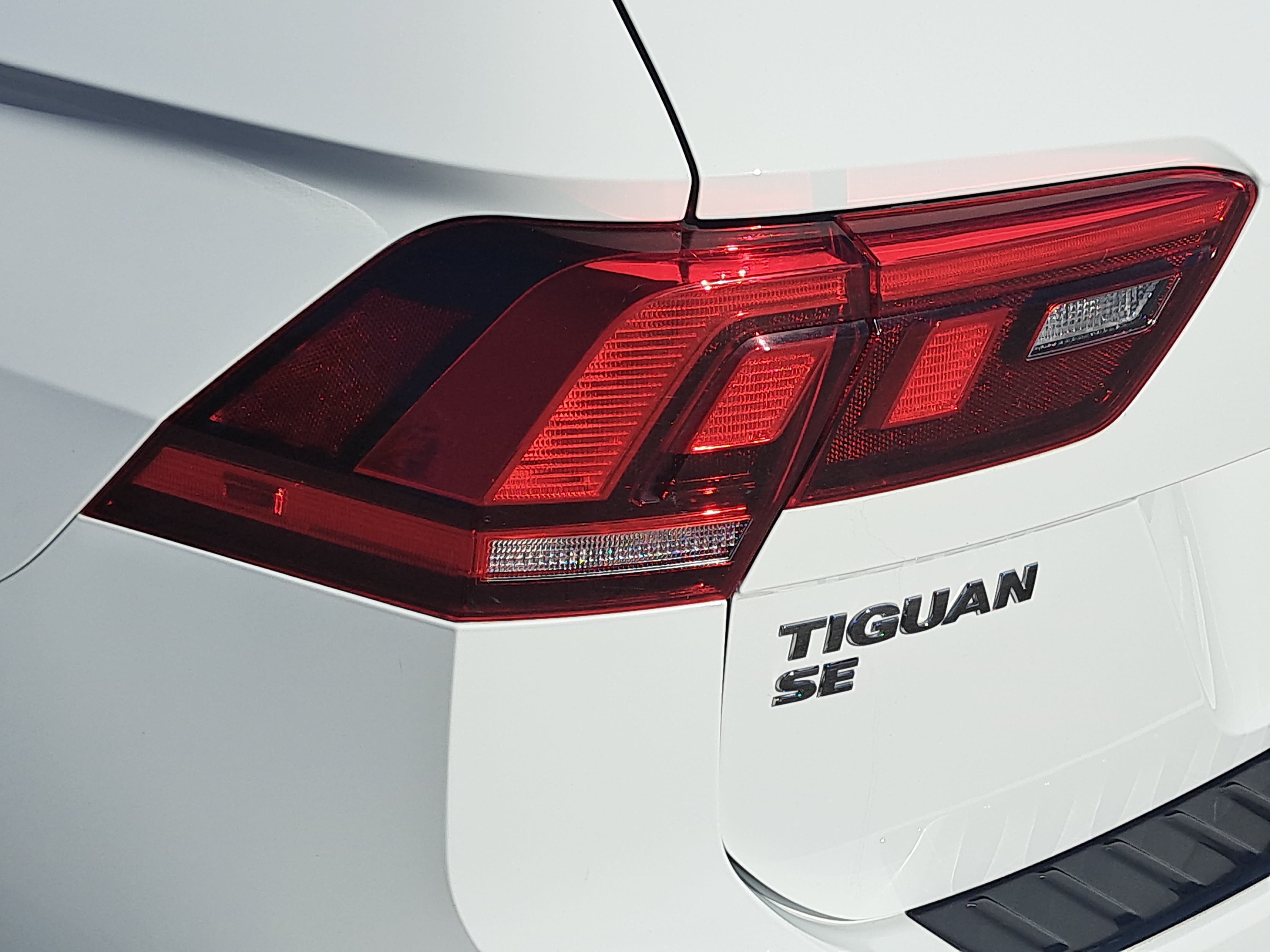 Certified 2021 Volkswagen Tiguan SE R-Line AWD/4WD image 35