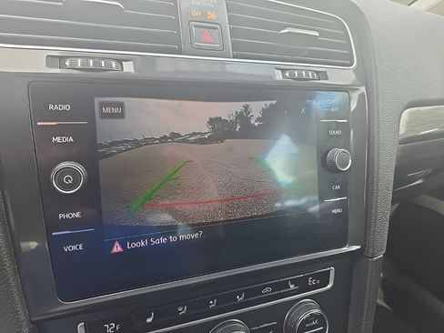 Used 2018 Volkswagen e-Golf SEL FWD image 31