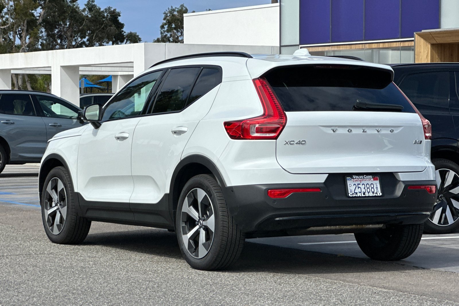 Certified 2025 Volvo XC40 B5 Plus AWD/4WD image 6