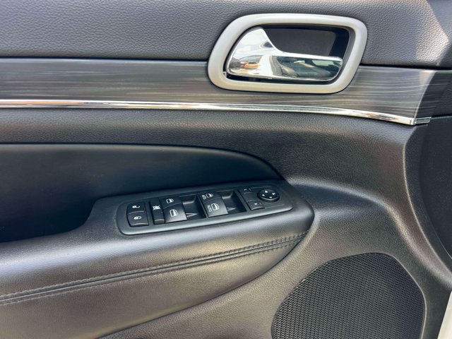 Used 2020 Jeep Grand Cherokee Limited AWD/4WD image 15