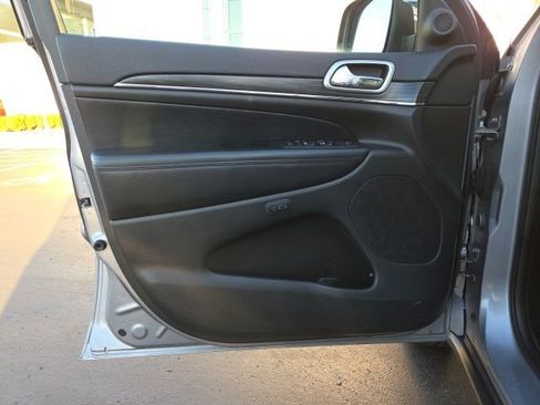 Used 2019 Jeep Grand Cherokee Limited image 10