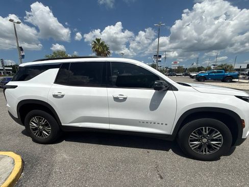Used 2024 Chevrolet Traverse LT FWD image 5
