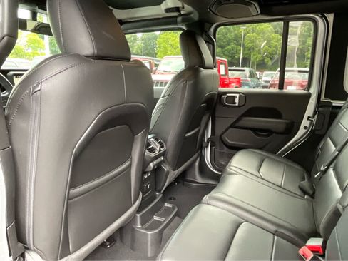 Used 2023 Jeep Wrangler Unlimited Sahara AWD/4WD image 26