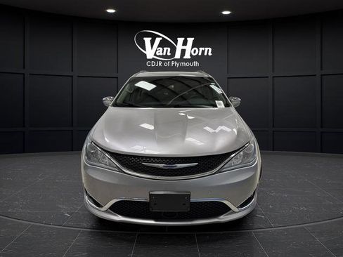 Used 2019 Chrysler Pacifica Limited image 11