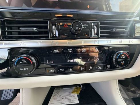 New 2026 Nissan Pathfinder SL AWD/4WD image 18