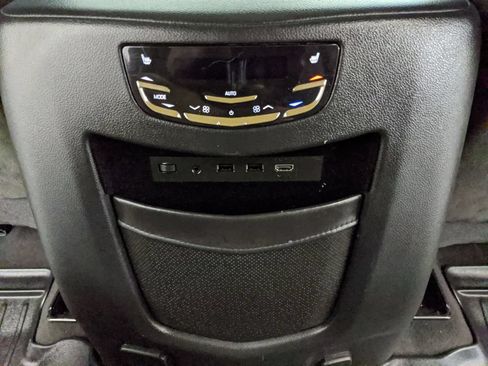 Used 2019 Cadillac Escalade ESV Platinum AWD/4WD image 19