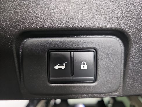 Used 2025 Nissan Rogue SV FWD image 13