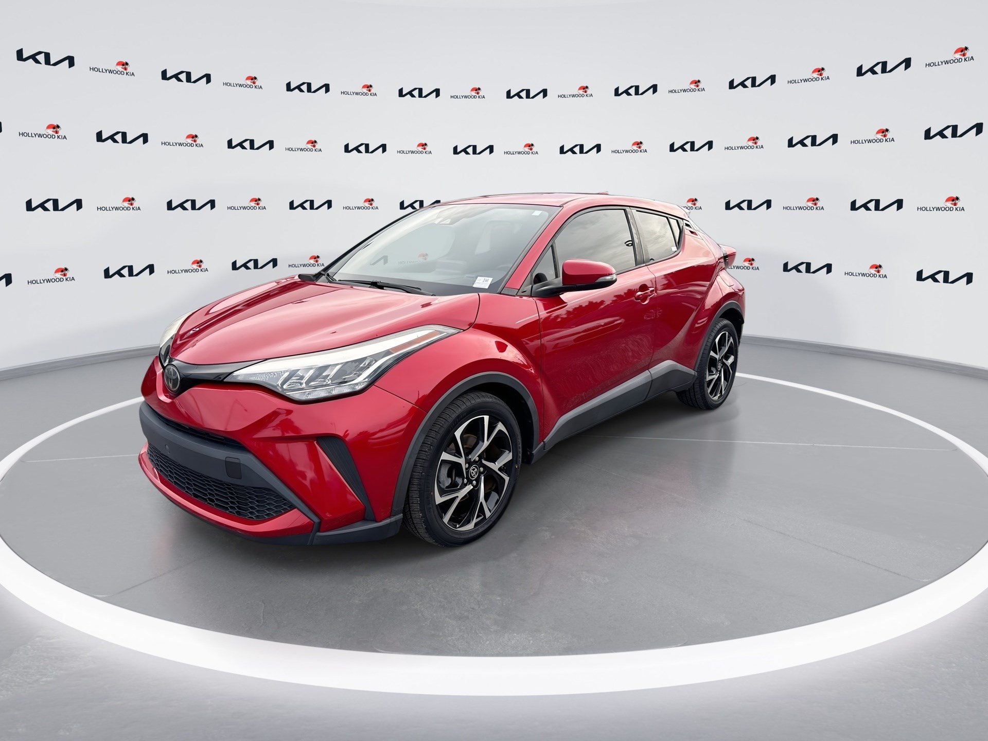Used 2021 Toyota C-HR XLE FWD image 4