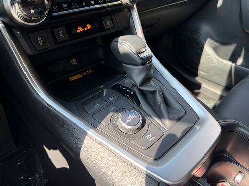 Used 2023 Toyota RAV4 XSE AWD/4WD image 17