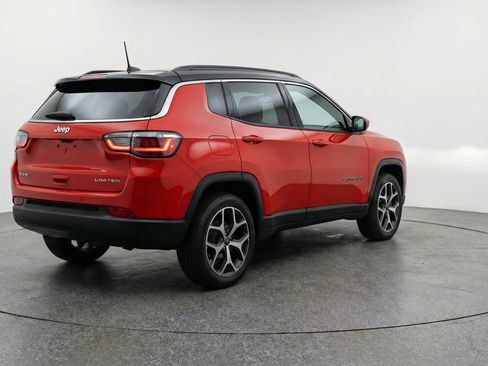 Used 2025 Jeep Compass Limited image 9