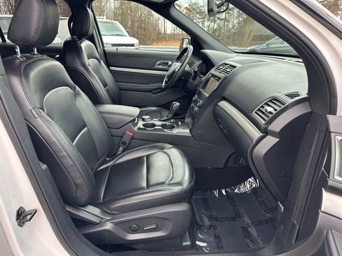 Used 2019 Ford Explorer XLT w/ Equipment Group 202A image 13