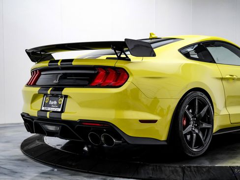 Used 2021 Ford Mustang Shelby GT500 w/ Carbon Fiber Track Pack image 16