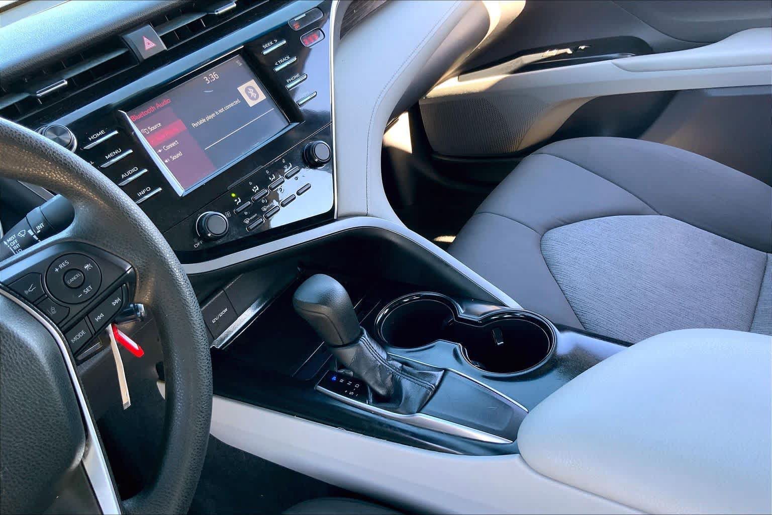 Used 2018 Toyota Camry LE FWD image 16