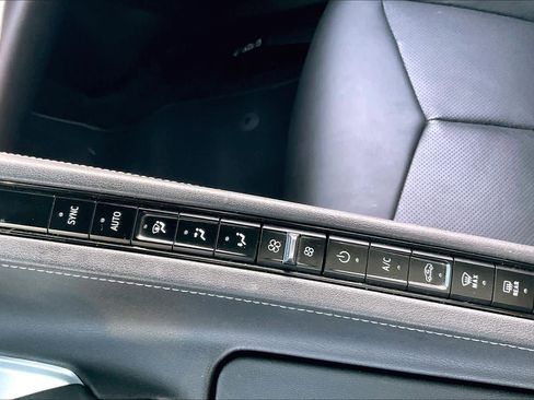 Used 2022 Chevrolet Corvette Stingray Coupe w/ Z51 Performance Package image 29