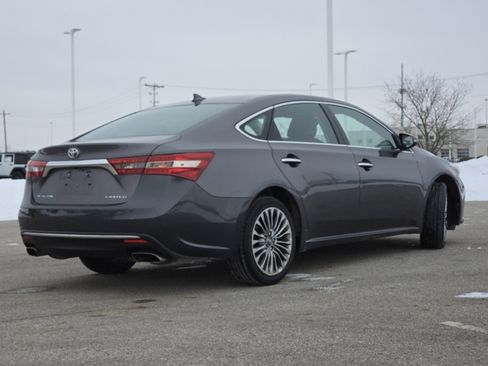 Used 2016 Toyota Avalon Limited image 17