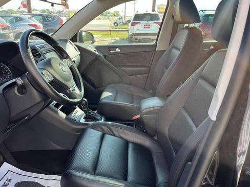 Used 2013 Volkswagen Tiguan SE image 18