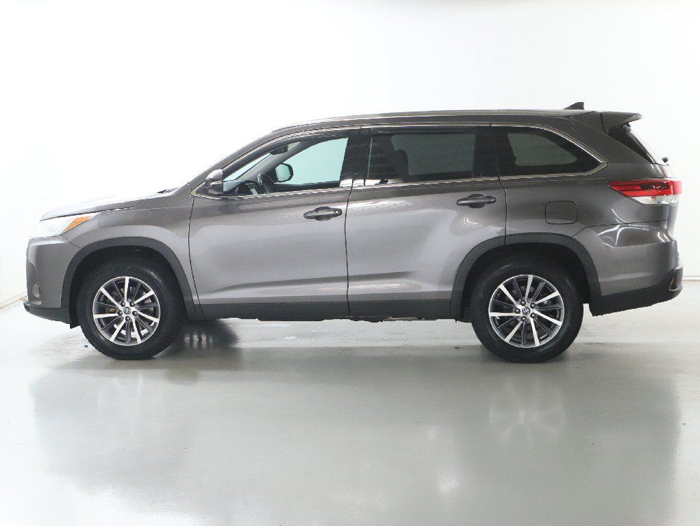 Used 2019 Toyota Highlander XLE FWD image 39