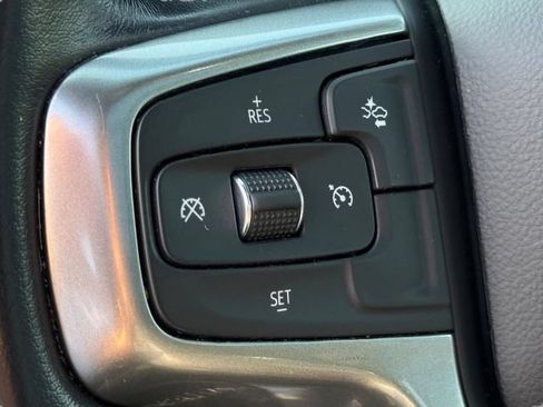 Used 2021 Chevrolet Suburban LT AWD/4WD image 22