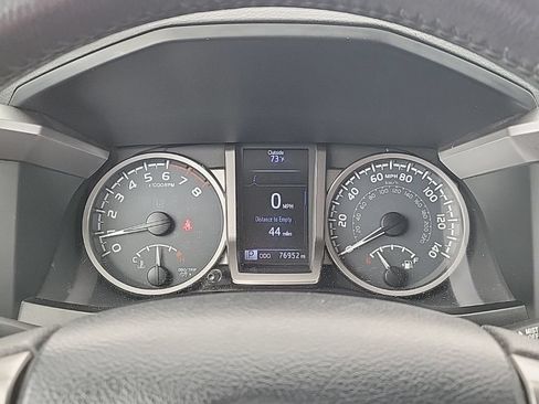 Used 2017 Toyota Tacoma SR5 AWD/4WD image 8
