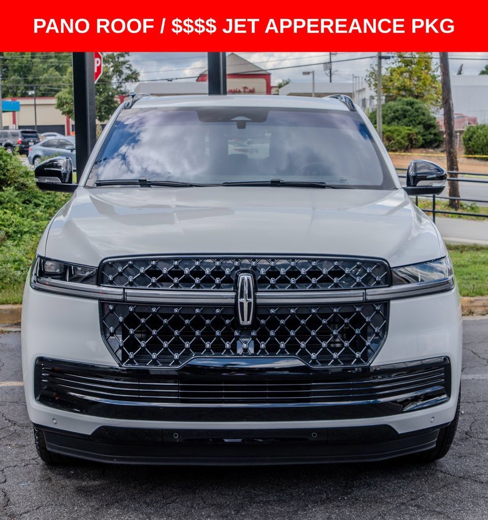 Used 2025 Lincoln Navigator L Reserve w/ Jet Appearance Package AWD/4WD image 2