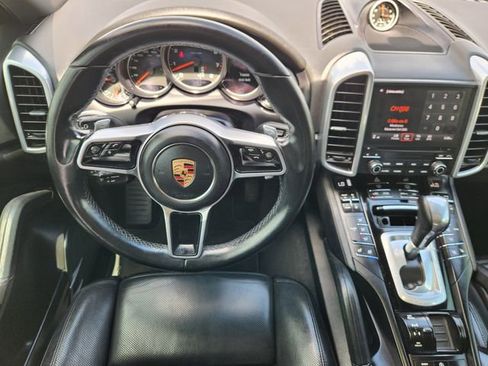 Used 2017 Porsche Cayenne Platinum Edition AWD/4WD image 26