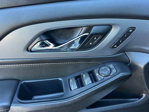 Used 2021 Chevrolet Traverse Premier image 11