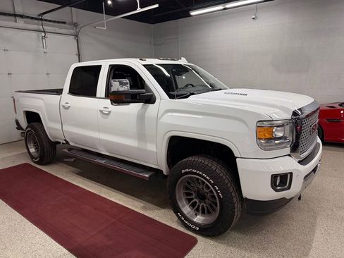Used 2016 GMC Sierra 3500 Denali w/ Duramax Plus Package image 9