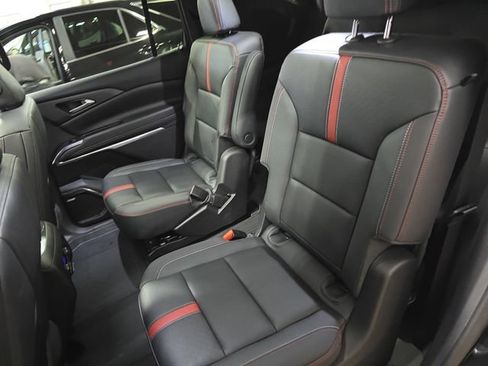 Used 2024 Chevrolet Traverse RS w/ LPO, Floor Liner Package AWD/4WD image 17