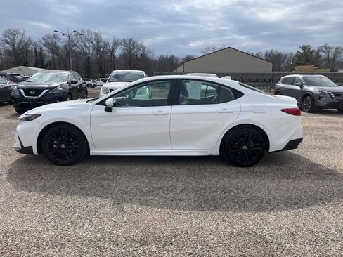 Used 2025 Toyota Camry SE image 6