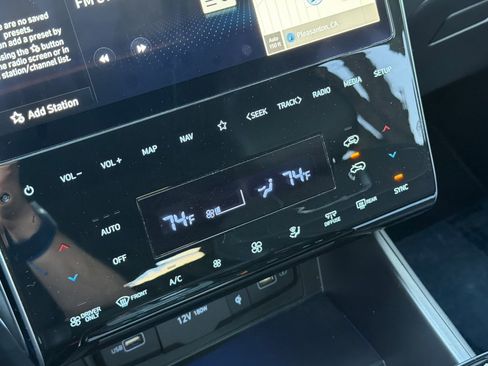 Used 2023 Hyundai Tucson Limited image 28