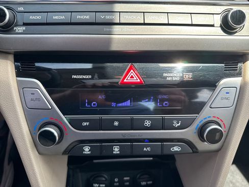 Used 2018 Hyundai Elantra Value Edition FWD image 25