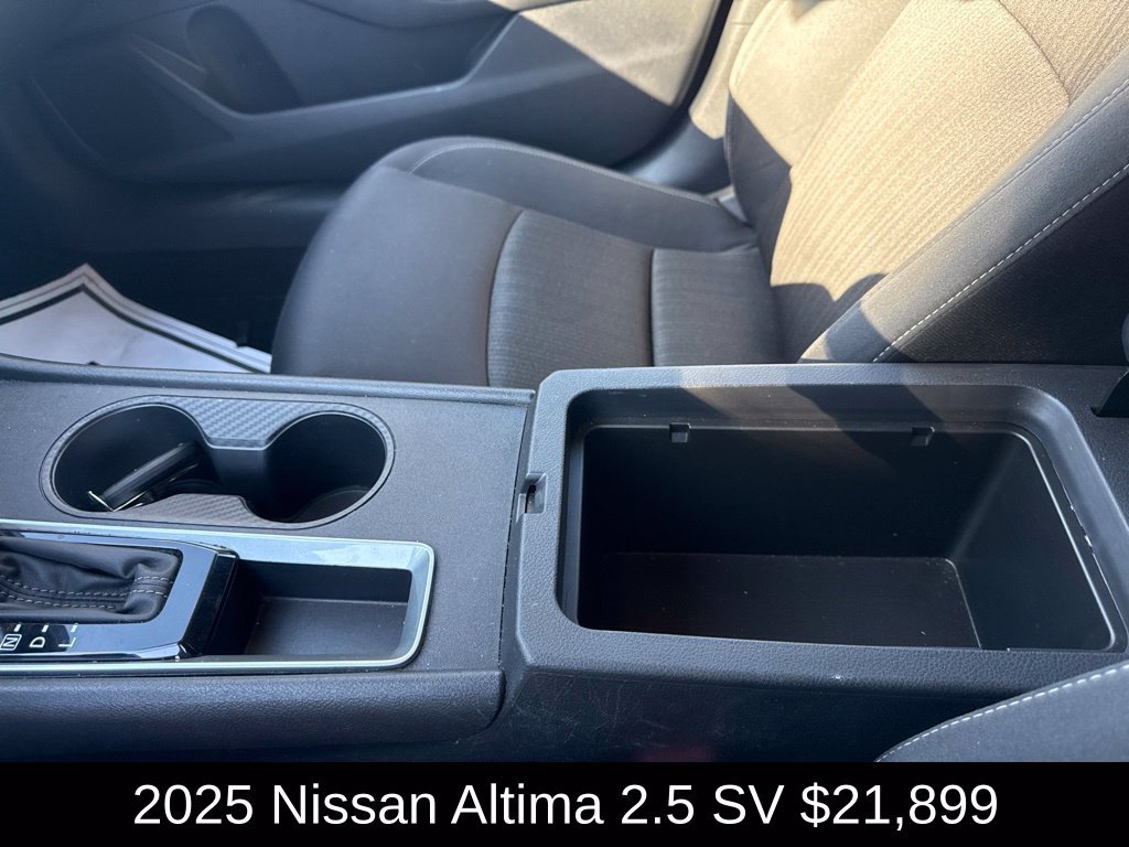 Used 2025 Nissan Altima 2.5 SV FWD image 31