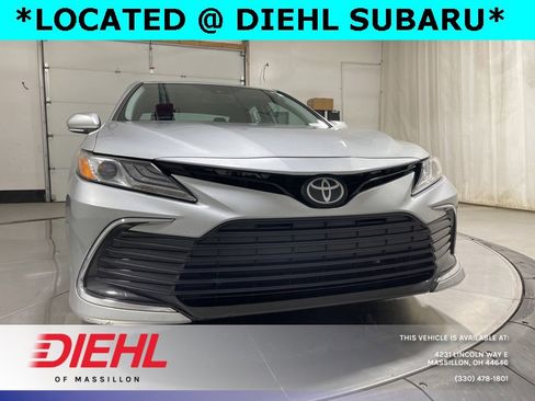 Used 2021 Toyota Camry XLE image 2