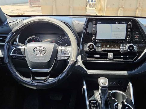 Used 2022 Toyota Highlander XSE FWD image 14