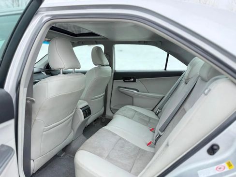 Used 2012 Toyota Camry XLE w/ Leather Pkg image 9