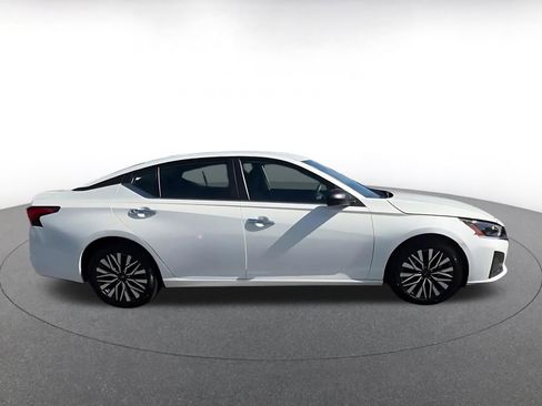 Used 2025 Nissan Altima 2.5 SV FWD image 16