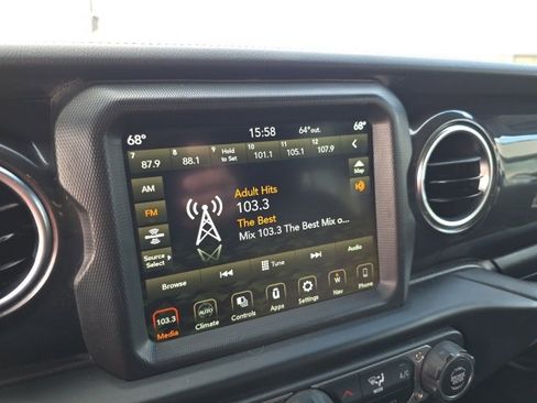 Used 2022 Jeep Wrangler Unlimited Sahara image 23