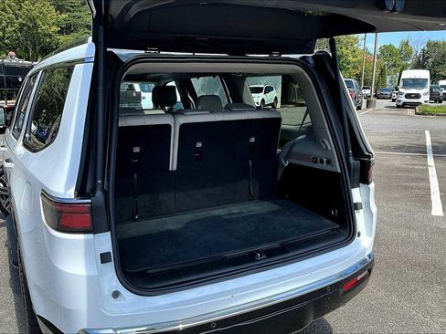 Used 2024 Jeep Wagoneer 4WD w/ Premium Group I image 30