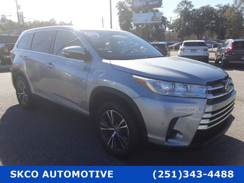 Used 2019 Toyota Highlander LE w/ Carpet Mat Package (TMS) image 7