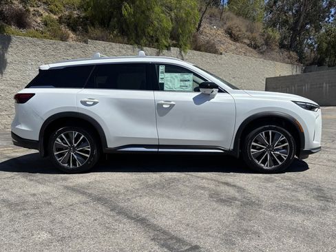 New 2026 INFINITI QX60 Luxe w/ Family Package image 2