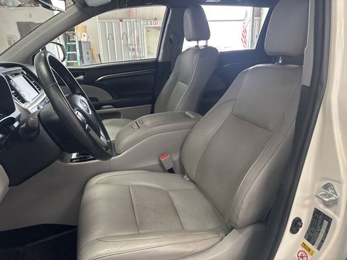 Used 2015 Toyota Highlander Limited image 9