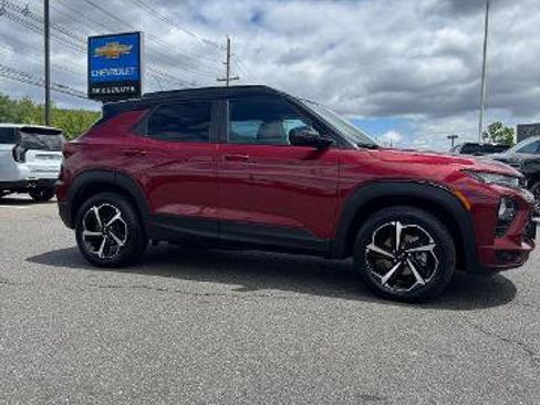 Used 2023 Chevrolet TrailBlazer RS w/ Convenience Package AWD/4WD image 3