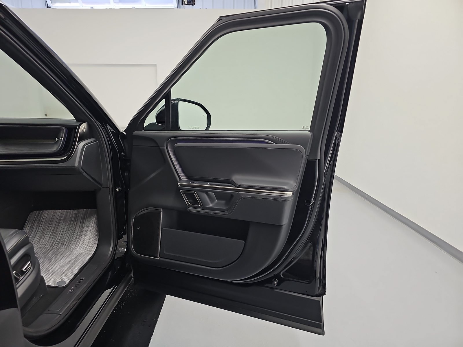 Used 2023 Rivian R1S Adventure Quad AWD/4WD image 18