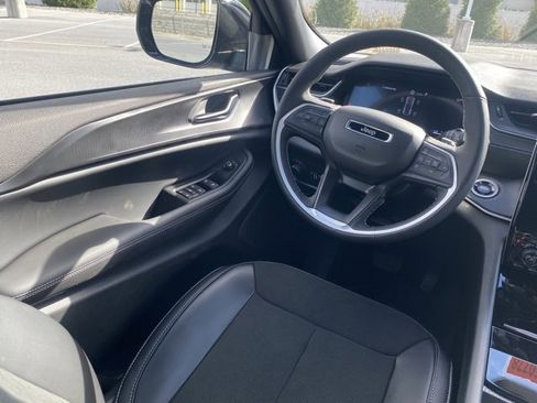 New 2025 Jeep Grand Cherokee Altitude image 53