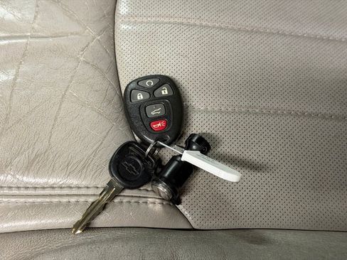 Used 2011 Chevrolet Traverse LTZ image 31