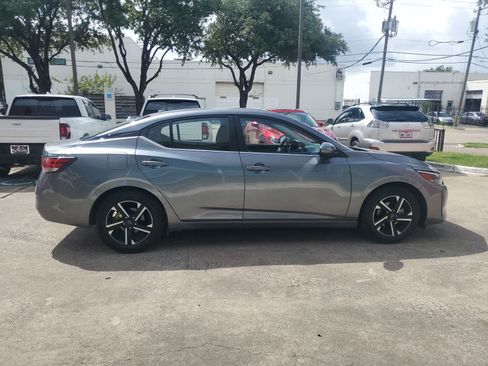 Used 2025 Nissan Sentra SV FWD image 7