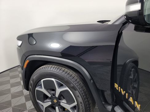 Used 2024 Rivian R1S Adventure image 35