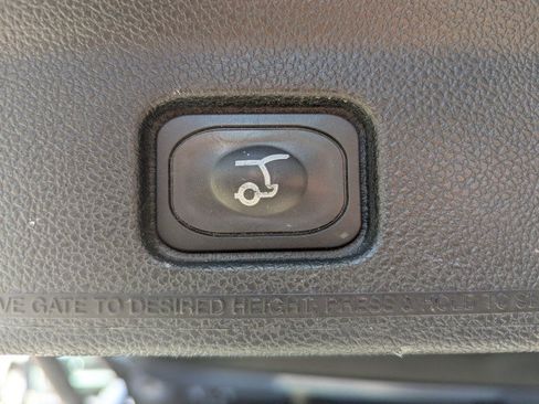 Used 2018 Ford Explorer XLT w/ Equipment Group 202A AWD/4WD image 29
